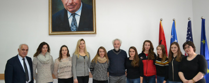 Rektori Buza priti në takim ekpin e femrave të volejbollit të UGJFA