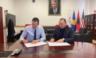 Universiteti “Fehmi Agani” në Gjakovë nënshkruan marrëveshje bashkëpunimi me Odën Ekononime të Kosovës