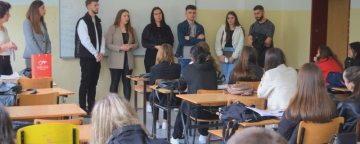 Vazhdon kampanja “Ditët Informuese” për shkollat e mesme të komunës së Gjakovës