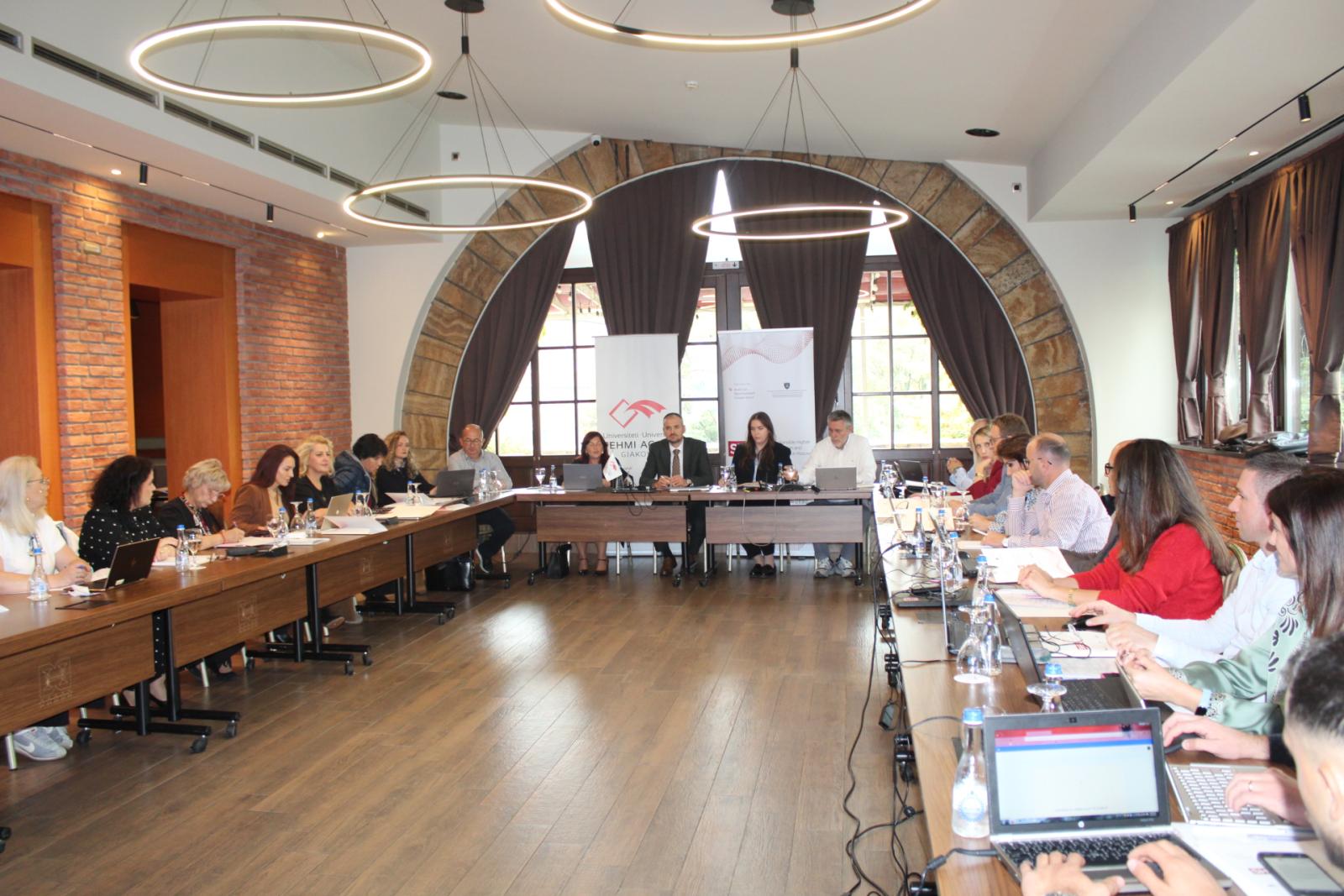 Universiteti “Fehmi Agani” në Gjakovë vazhdon përgatitjet për riakreditim institucional në bashkëpunim me Programin SHER