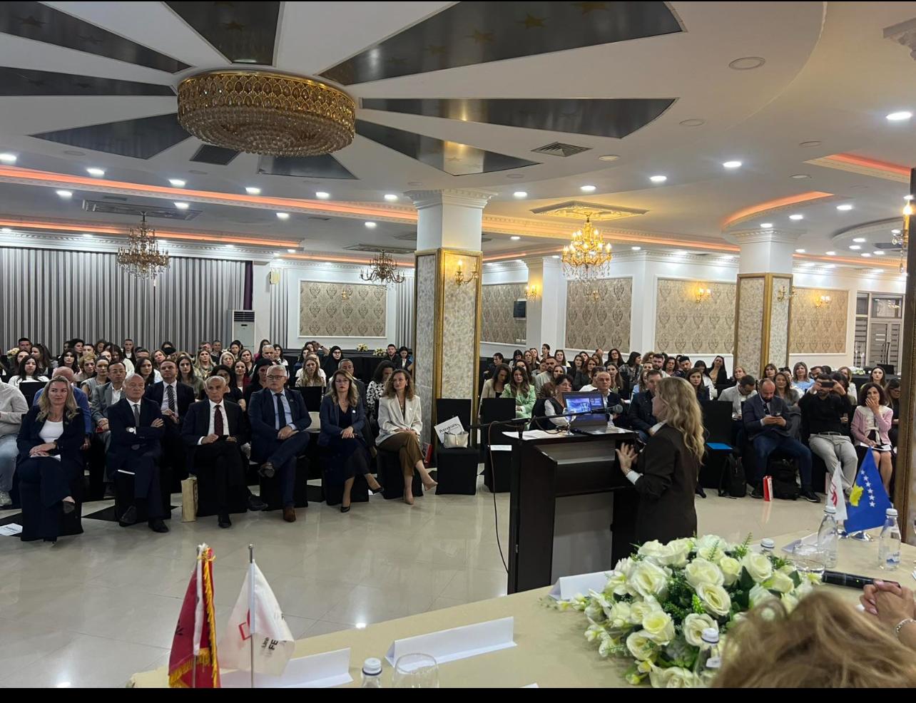 Fakulteti i Mjekësisë mbanë konferencë shkencore ndërkombëtare me titull “Kujdesi shëndetësor përmes një qasje multidisiplinare”