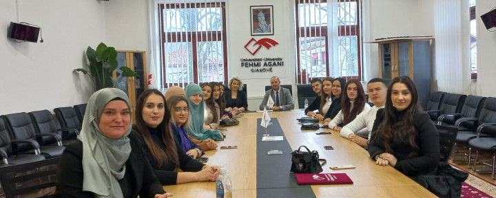 U.d Rektori i Universitetit të Gjakovë ‘Fehmi Agani’ mban takim me studentë