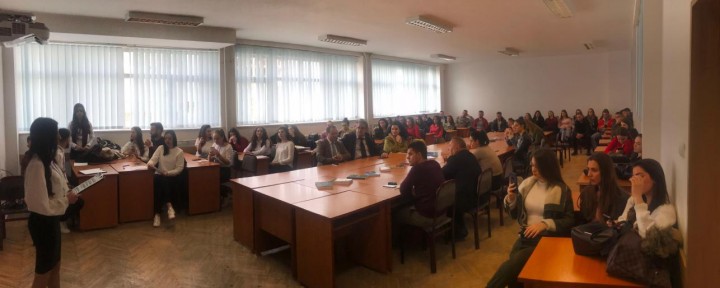 Vizitë e Klubit Letrar "Gjurmët e Penës" në Korçë dhe organizimi i orës letrare për nder të përvjetorit të UGJFA-së