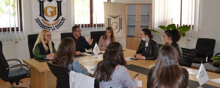 Rektori Nimani priti në takim përfaqësuesit e  Parlamentit Studentor të Universitetit të Gjakovës