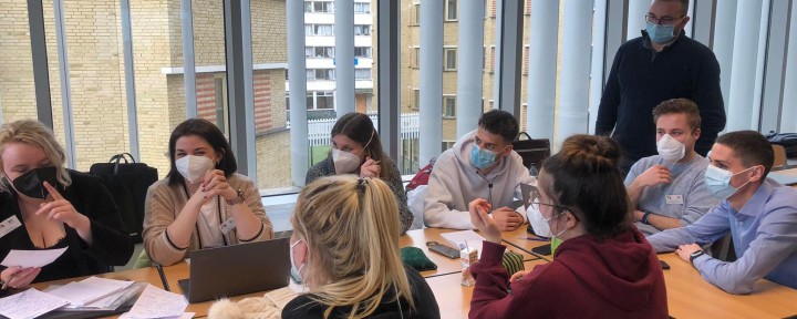 Profesorë dhe studentë të Fakultetit të Mjekësisë po marrin pjesë në një trajnim në Ghent të Belgjikës