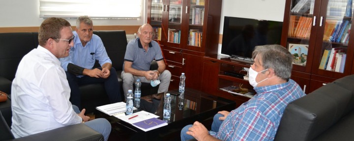 Rektori Artan Nimani priti drejtorin e ISSH Arsim Sinani
