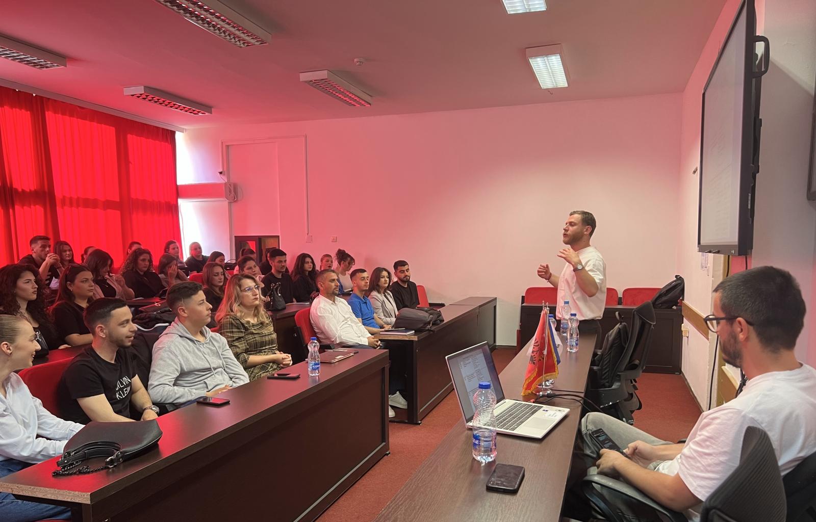 Në hapësirat e Universitetit u mbajt sesioni informues për Festivalin e aftësive digjitale