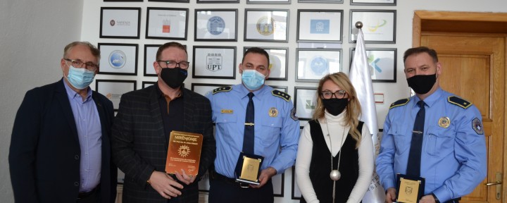 Policia e Kosovës ndanë mirënjohje për Rektorin Nimani