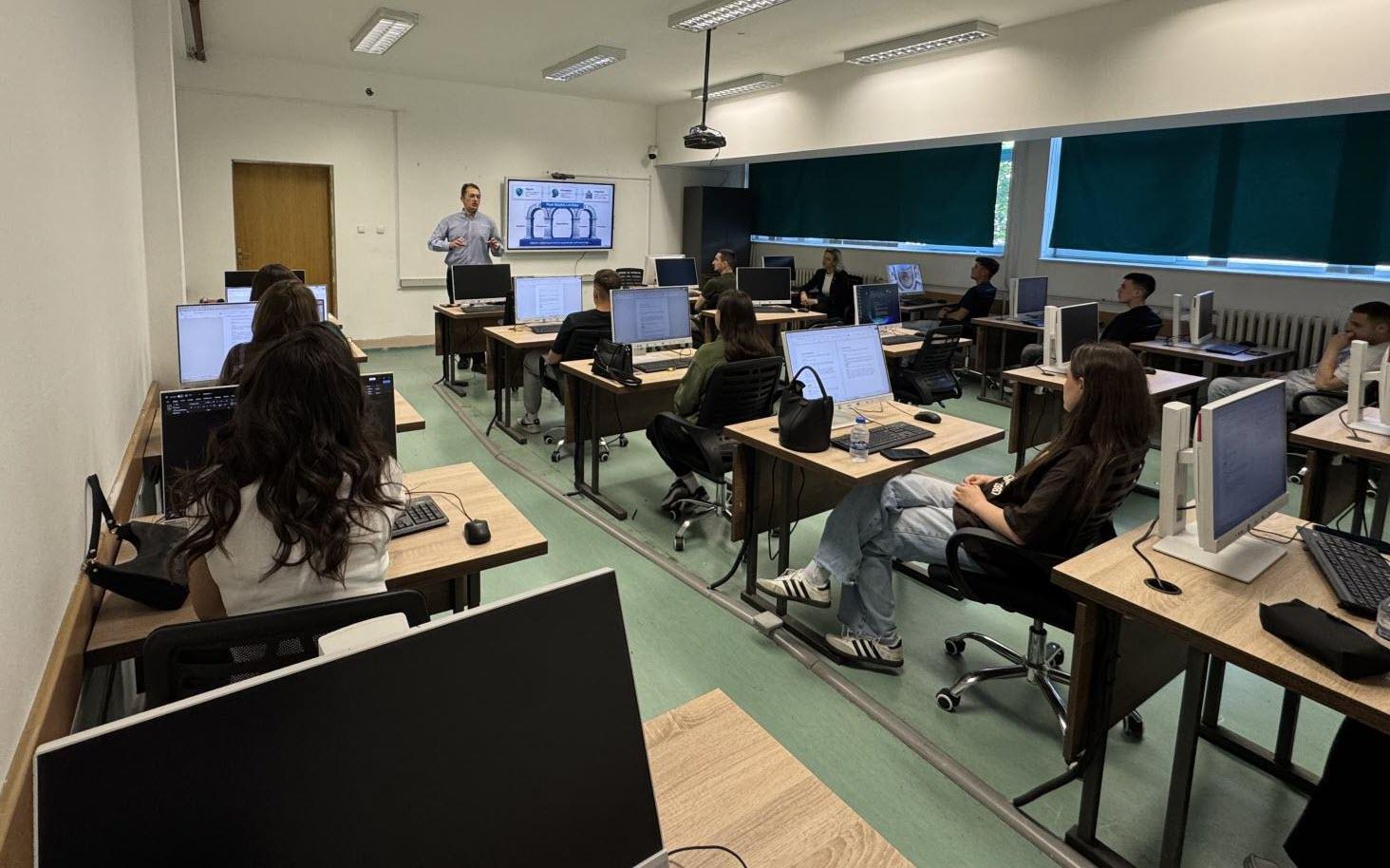 Studentët e UFAGJ-së trajnohen për përdorimin etik të GenAI dhe Inteligjencës Artificiale në universitet
