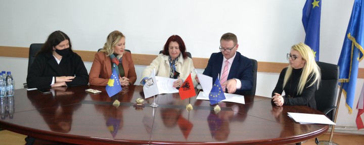 Universiteti i Gjakovës dhe Kryqi i Kuq i Kosovës në nisma të përbashkëta humanitare