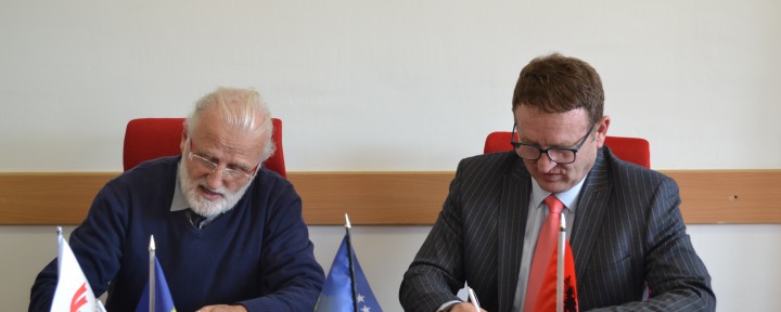 Nënshkruhet marrëveshje bashkëpunimi ndërmjet Universitetit “Fehmi Agani” në Gjakovë dhe Shoqatës së Intelektualëve “Jakova”