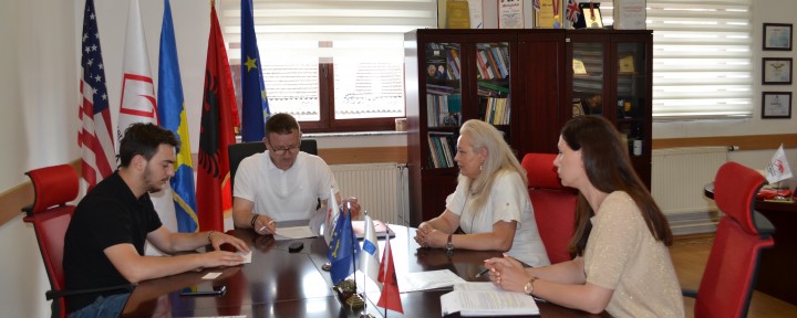 Nënshkruhet memorandum bashkëpunimi ndërmjet Universitetit “Fehmi Agani” në Gjakovë dhe OJQ “Let’s do it Peja”