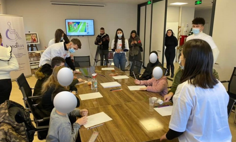 Joint activities The students of the Public Health program of UFAGJ conducted activities with children in the Association "Handikos Gjakovë"