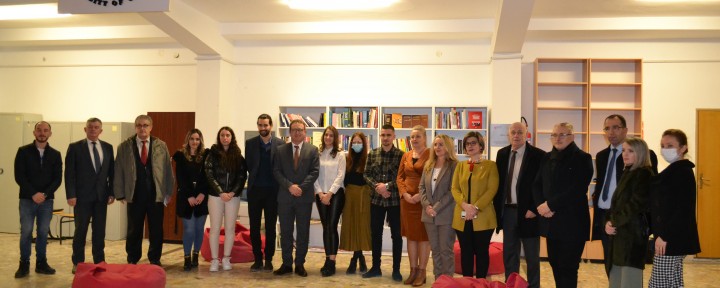 Universiteti “Fehmi Agani” në Gjakovë pranon 503 libra donacion nga ORCA