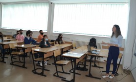 Nxënësit e shkollave të Gjakovës nga Programi Access vizitojnë Universitetin “Fehmi Agani”
