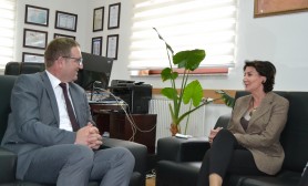 Rektori Nimani pret në takim ish-presidenten e Kosovës, Znj. Atifete Jahjaga