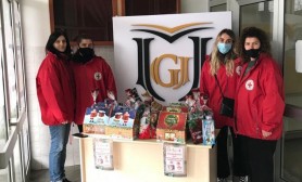Students of The University "Fehmi Agani" in Gjakova today distributed gifts, which were delivered to the Red Cross Of Kosovo - Gjakova Branch