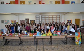 Ekspozitë kolektive e studentëve në Fakultetin e Edukimit në Gjakovë
