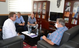 Rektori Artan Nimani priti drejtorin e ISSH Arsim Sinani