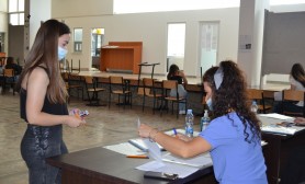 Universiteti “Fehmi Agani” filloi regjistrimet e studentëve të pranuar në afatin e parë të vitit akademik 2021/2022 dhe fotografimin e tyre për ID kartelë