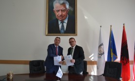 Asociacioni i Komunave dhe Universiteti i Gjakovës “Fehmi Agani” lidhin memorandum mirëkuptimi