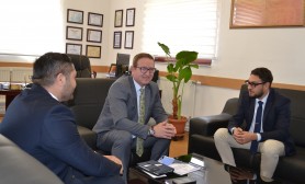 Rektori Nimani pret në takim Fridon Lalën, deputet i komunitetit egjiptian në Kuvendin e Kosovës