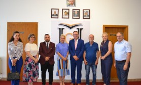 Rektori Nimani pret në takim deputeten Duda Balje dhe zv. Ministrin e MZHR-së, Almir Veliji
