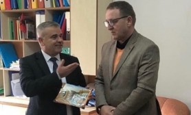 Rektori Nimani nënshkruan marrëveshje bashkëpunimi me Universitetin “EQREM ÇABEJ” në Gjirokastër