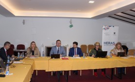 Universiteti i Gjakovës zhvillon punëtori për hulumtime dhe publikime i mbështetur nga HERAS+