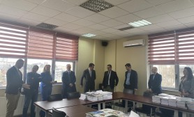 Universiteti “Fehmi Agani” në Gjakovë përfiton libra shkencor nga projekti QATEK