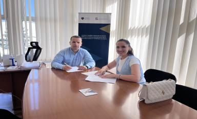 Universiteti “Fehmi Agani” vazhdon takimet me Alumni-n: Vizitë në Qendrën për Aftësim Profesional në Gjakovë